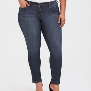 Torrid Luxe skinny jeans short